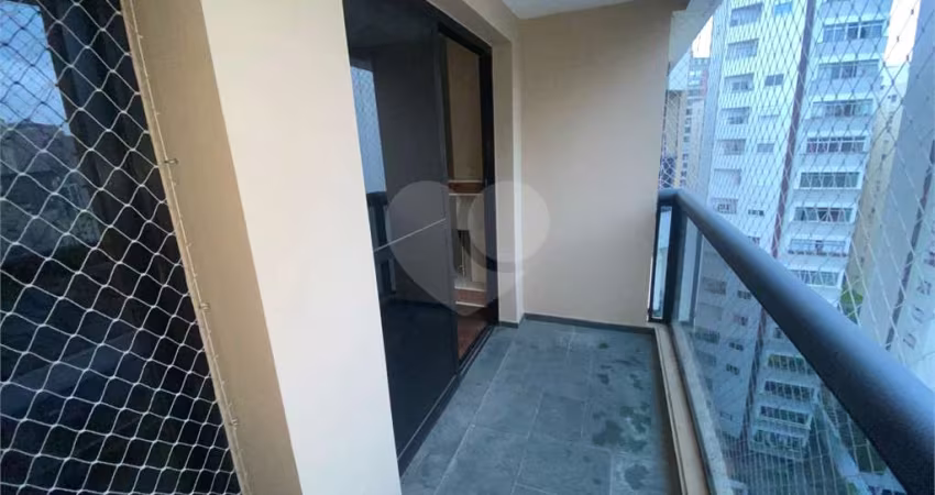 Apartamento reformado com 116 m2, 3 quartos (1 suíte), varanda e 2 vagas a venda na Vila Nova Conceição