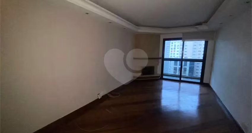 Apartamento reformado com 116 m2, 3 quartos (1 suíte), varanda e 2 vagas a venda na vila nova conceição