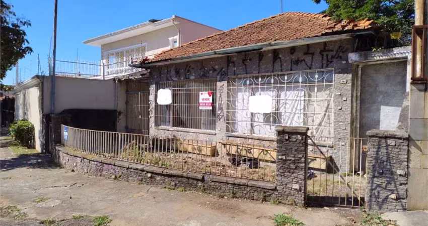Casa térrea com terreno amplo. localização privilegiada no jardim da saúde.