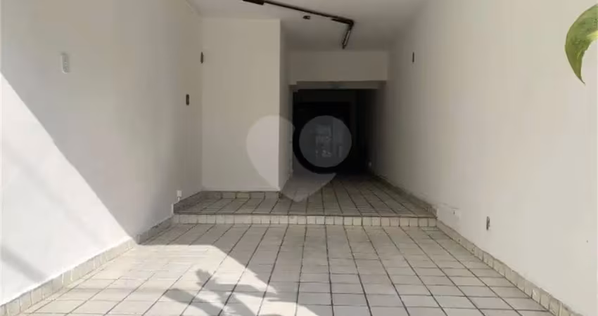 Casa comercial com 220 metros, de área construída, em moema.