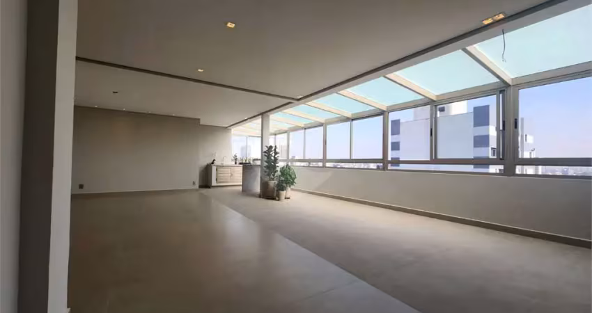 Cobertura à venda em pinheiros de 296 m² com 4 suítes e 2 vagas.