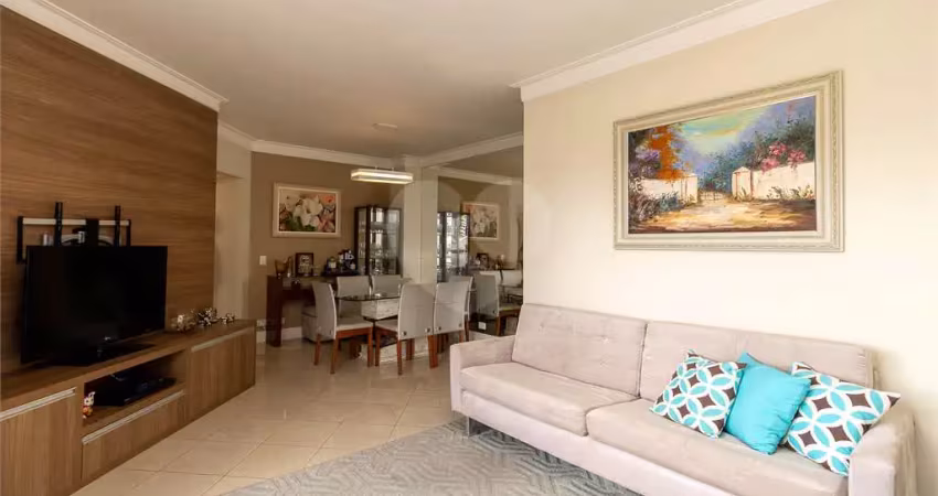 Apartamento de 117m2, 3 dormitórios, 1 suíte com varanda, 3 vagas, depósito e lazer, na saúde.
