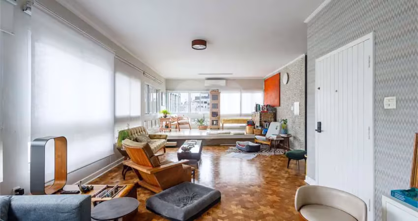 Jardim paulista, 2 vagas, 260 m², 4 quartos, suíte com closet, andar alto