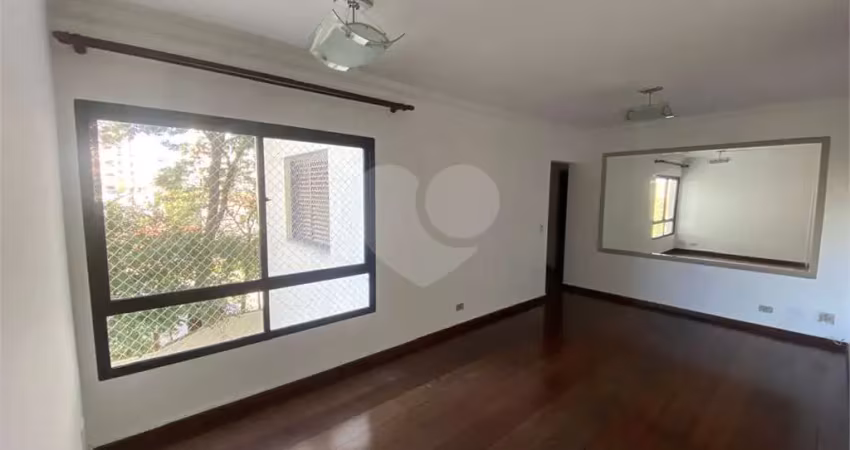 Apartamento com 90 m2, 3 dormitórios (1suíte), varanda e 1 vaga a venda a 2 quadras da estação do metrô santa cruz