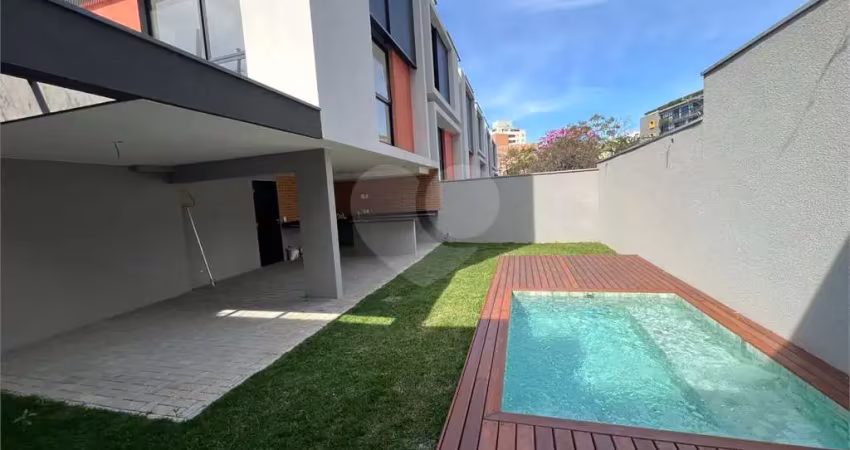 Casa em condomínio fechado com 3 quartos à venda na Rua Ourânia, --, Vila Madalena, São Paulo