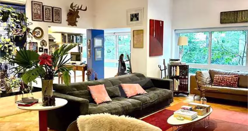 Apartamento localizado em prédio icõnico, - 3 dormitórios 1 suite  1 vaga 190 m2 úteis - ao lado do mackenzie  -m reformado