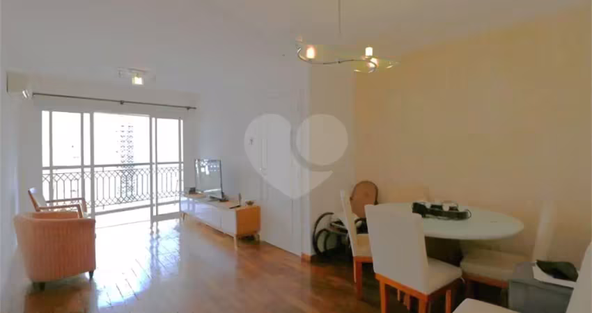 Apartamento com 3 quartos para alugar na Avenida Moema, --, Moema, São Paulo