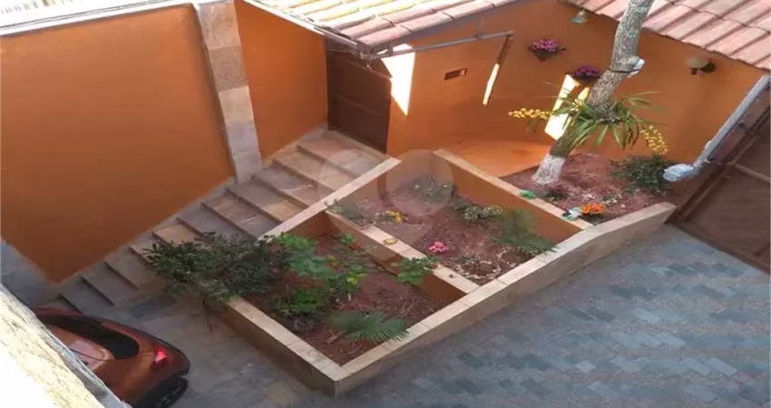 Sobrado com 3 dormitrios - bairro panamericano - jaragua