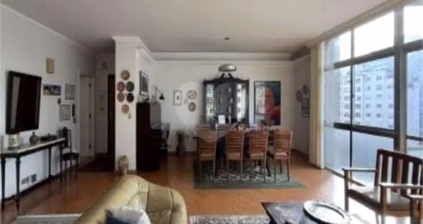 Apartamento de 200 m2 em higienópolis com terraço,janelões e  lazer .