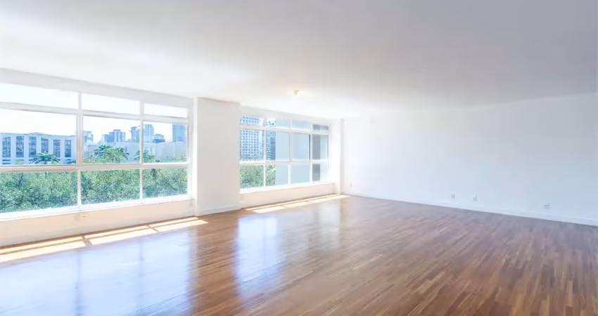 Apto alto padrão em frente ao clube pinheiros.4 dts, 3 suites ,2 vagas.