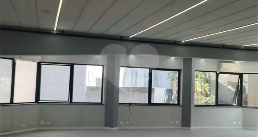 Sla comercial , reformado , vão livre , 2 banheiros , 1 vaga
