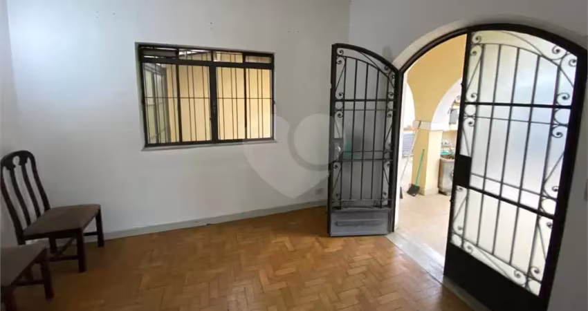 Casa a venda no jardim novo mundo com 2 dormitórios (1 suíte), edícula e 145 m2 de área construída
