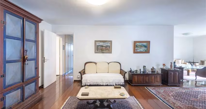 Lindo apartamento com 3 dormitórios, sendo 1 suite, 2 vagas grandes e fixas