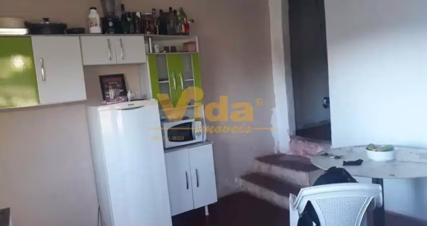 Casa  antiga com 01 quarto e 01 banheiro a venda no  jd padroeira 01 quarto