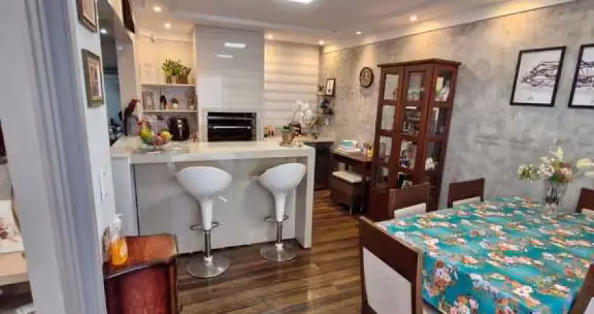 Casa mobiliada em condomínio fechado no Glória