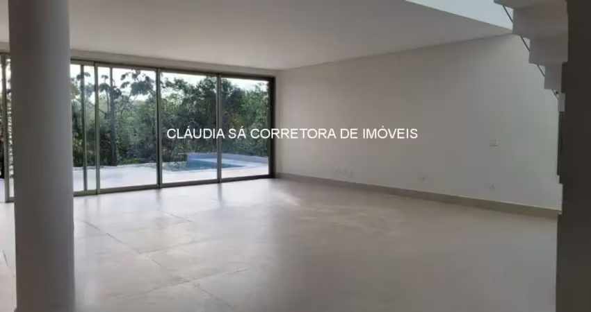 Casa de Luxo em Condomínio à Venda em Arujá-SP: 5 Quartos, 4 Suítes, 3 Salas, 4 Vagas de Garagem, 550m² - Novo Horizonte Hills I e II