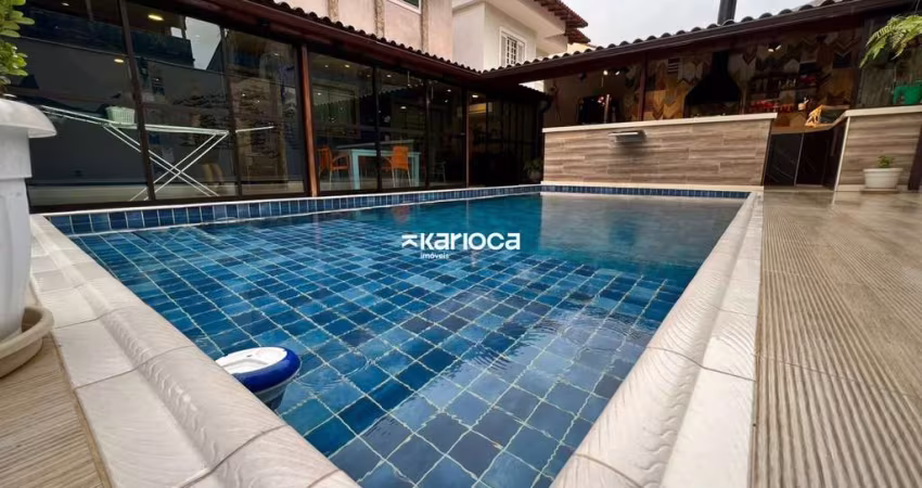 Casa com piscina 300 metros - 4 quartos na Freguesia.