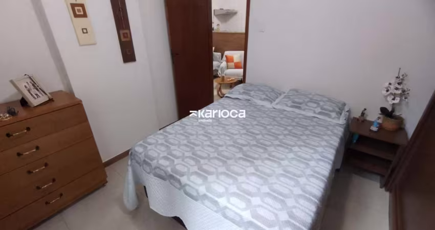 Lindo Apartamento  Quarto e Sala a venda  coladinho ao Lado do Largo do Machado!