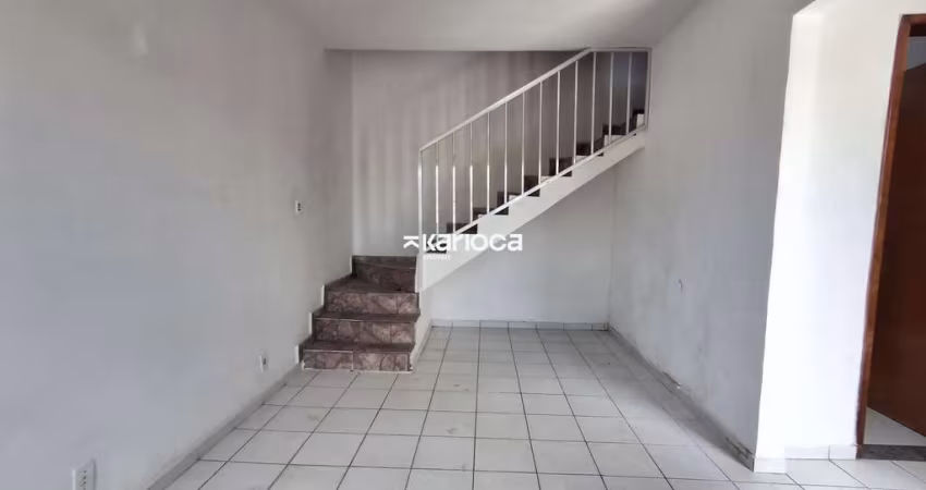 Linda casa com 2 quartos - 69m², quintal frente e fundos. - Campo Grande - RJ