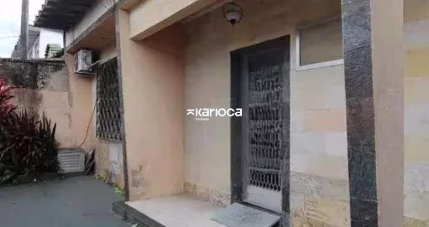 CASA SITUADA EM ÁREA DE GRANDE INTERESSE COMERCIAL