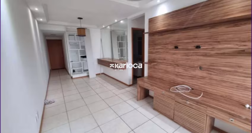 Apartamento com 73 m², 3 quartos com suíte e armários embutidos.