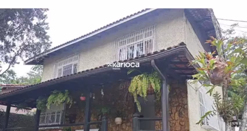 Casa à venda – 4 quartos | 325m² construídos na taquara