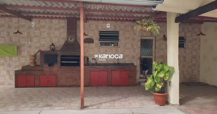 Ampla casa 4 quartos com quintal e 2 edículas para familia grande no centro da taquara