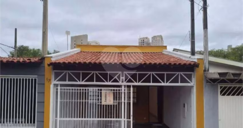 Casa com 2 quartos à venda em Vila Leis - SP