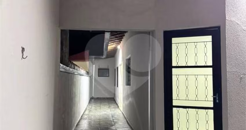 Casa com 2 quartos à venda em Jardim Santa Cruz - SP