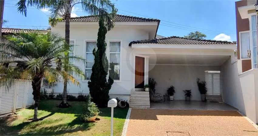 Condomínio com 3 quartos à venda em Parque Do Varvito - SP