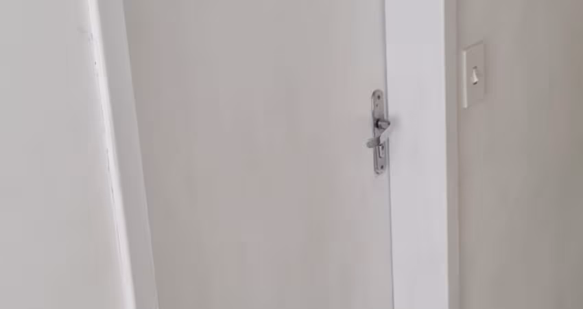 Apartamento todo reformado com garagem coberta 
