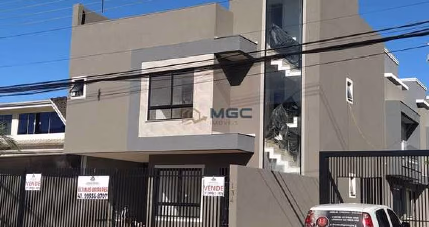 Excelente casa sobrado com terraço no bairro Uberaba, em Curitiba-PR