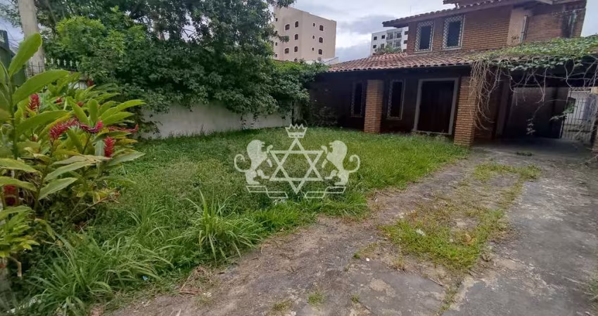 Sobrado com edícula à venda, a 30 metros da praia Martin de Sá, Caraguatatuba, SP