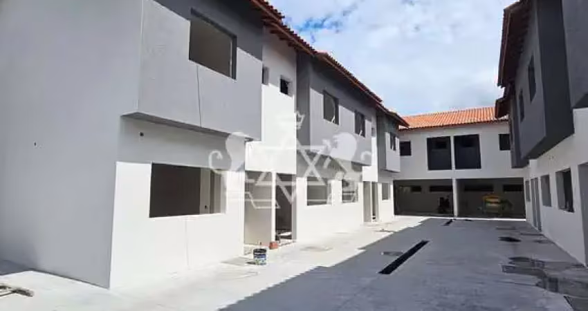 Sobrado em construção à venda, no Bairro Cidade Jardim, na cidade de Caraguatatuba, Litoral Norte d