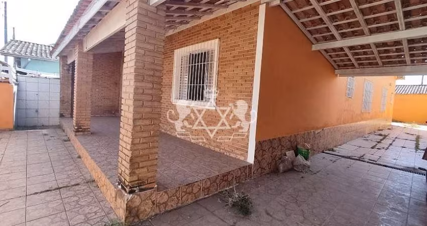 Casa à venda apenas a 400m da rodovia, no bairro Barranco Alto em Caraguatatuba, Litoral Norte de S