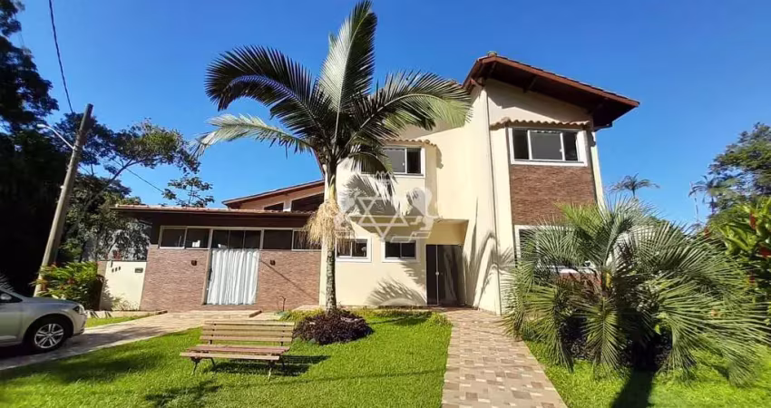 IMPONENTE SOBRADO Á VENDA , COM 458.62 M² AT / 354.70 M² AC, COM 4 DORMITÓRIOS SENDO 3 SUITES , ÁRE