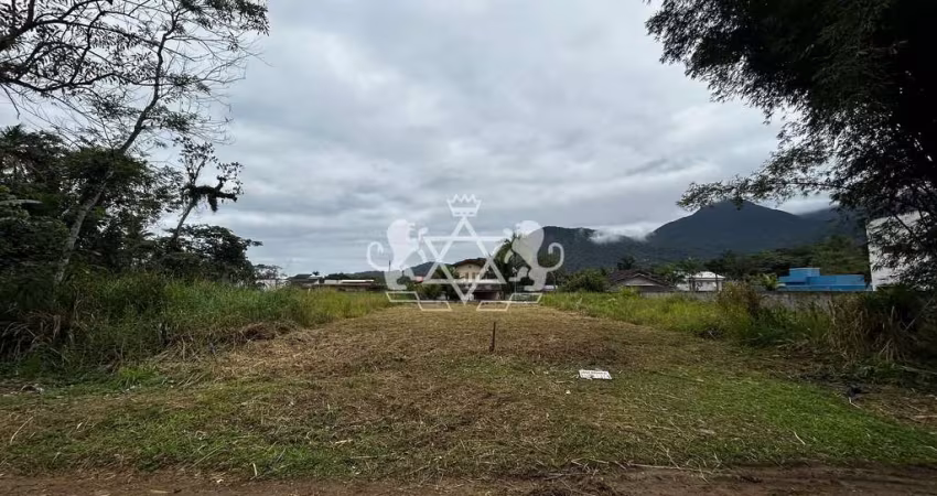 Terreno à Venda, Localização Privilegiada com 384m² no Condomínio Mar Verde II Caraguatatuba, SP.