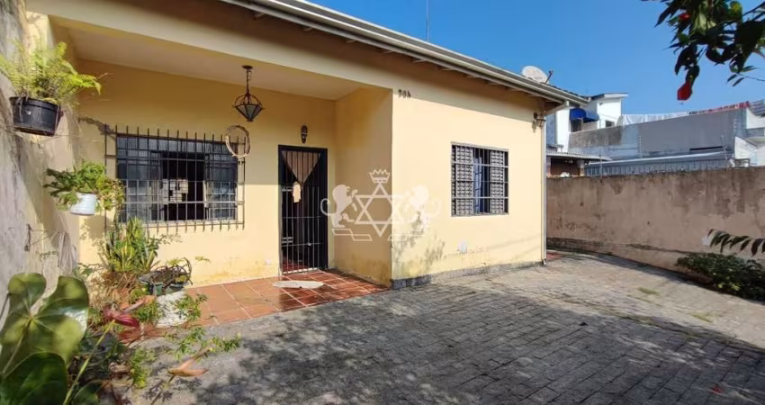 Casa para venda, com 2 dormitórios e mais uma edicula, no bairro Sumaré, ao lado do centro na cidad