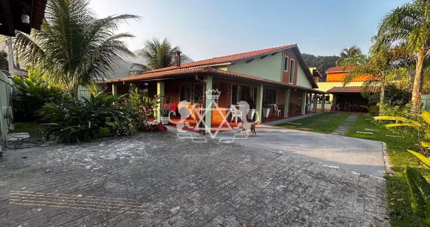 Casa à venda com 620m²/ área do terreno / e 314.03m² de areá útil, 3 dormitórios sendo uma suite  n