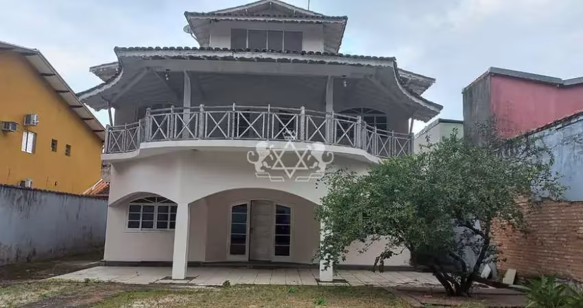 Sobrado com 5 dormitórios sendo 4 suítes à venda, Sumaré, Caraguatatuba, SP