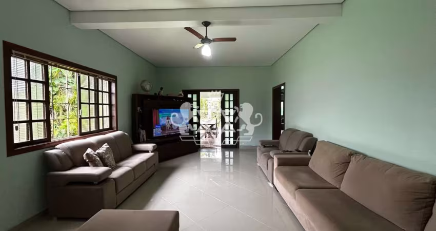 Casa à venda,  1 000 m² de Área Total, 3 Dormitórios sendo 1 Suite no bairro  Martim de Sá, Caragua