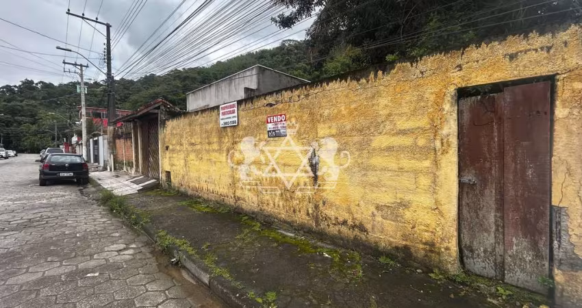 Terreno à venda na região Central, Aterrado e murado com 300m² AT,  muito bem localizado próximo ao