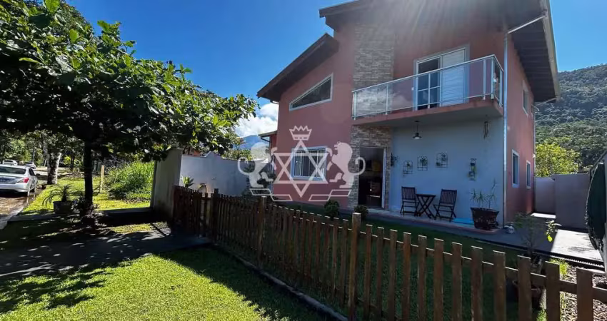 Sobrado à venda, 384m² AT e 124m²AU com 4 Dormitórios, 2 banheiros no Residencial Mar Verde II, Car
