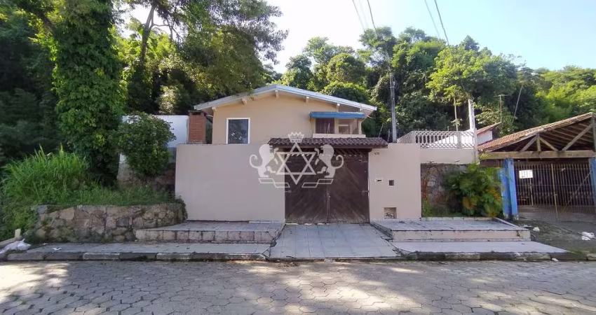 Sobrado à VENDA na Região Central de Caraguatatuba - 6 dormitórios (sendo 4 suíte), bairro Estrela