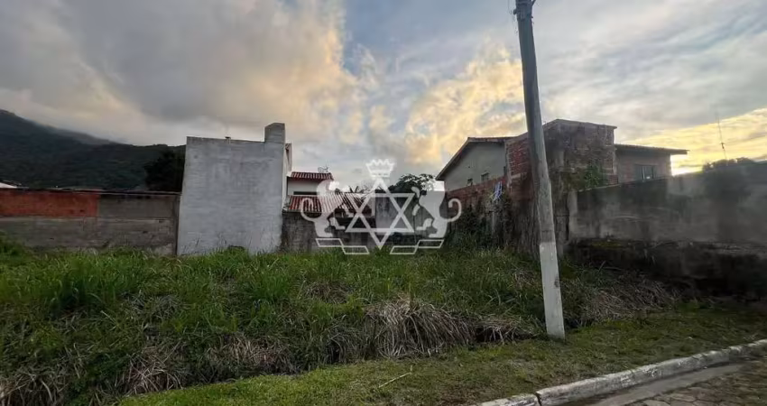 Terreno à venda na Praia da Enseada, São Sebastião 
