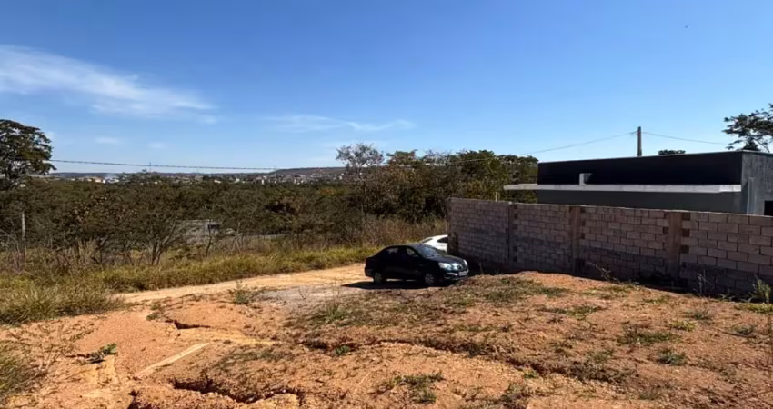 Lote na avenida do sol, 300mts, em condomínio fechado no jardim botânico