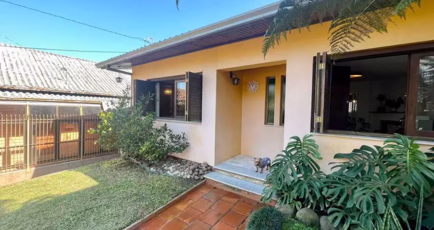 Casa 3 dormitórios sendo duas suítes no Centro