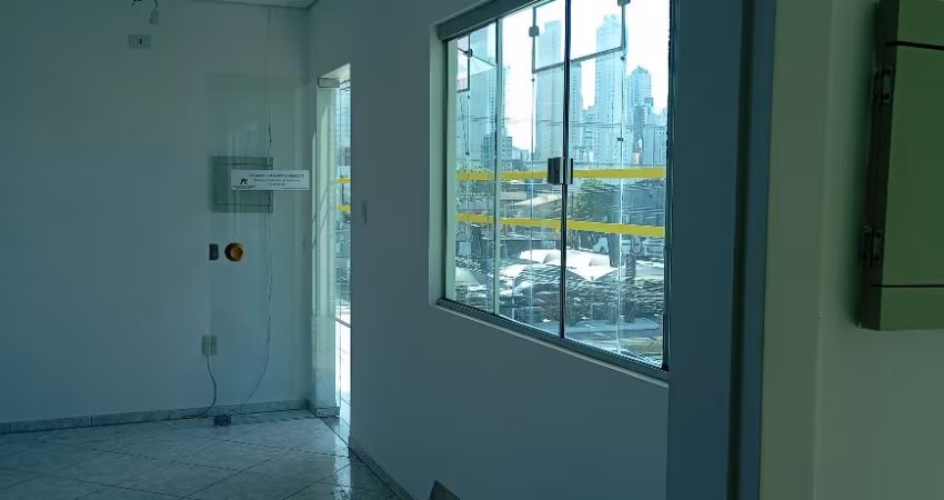 Sala comercial bem localizada no Centro de Balneário Camboriú.