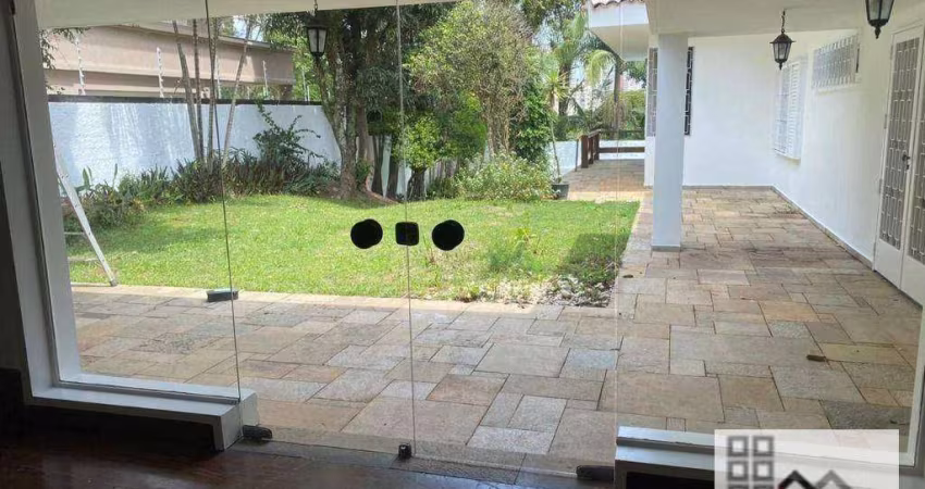 Casa Térrea 4 Dormitórios (450m²), 3 Suítes, Quintal, 3 Vagas. Alto padrão na região nobre do Alto da Boa Vista