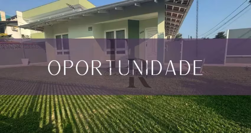 Casa Plana à Venda com Amplo Jardim e Piscina | Sol o Dia Todo | Estuda Permuta